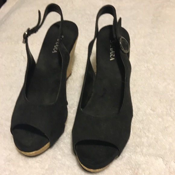 Black peep toe sling back wedges - Picture 2 of 3