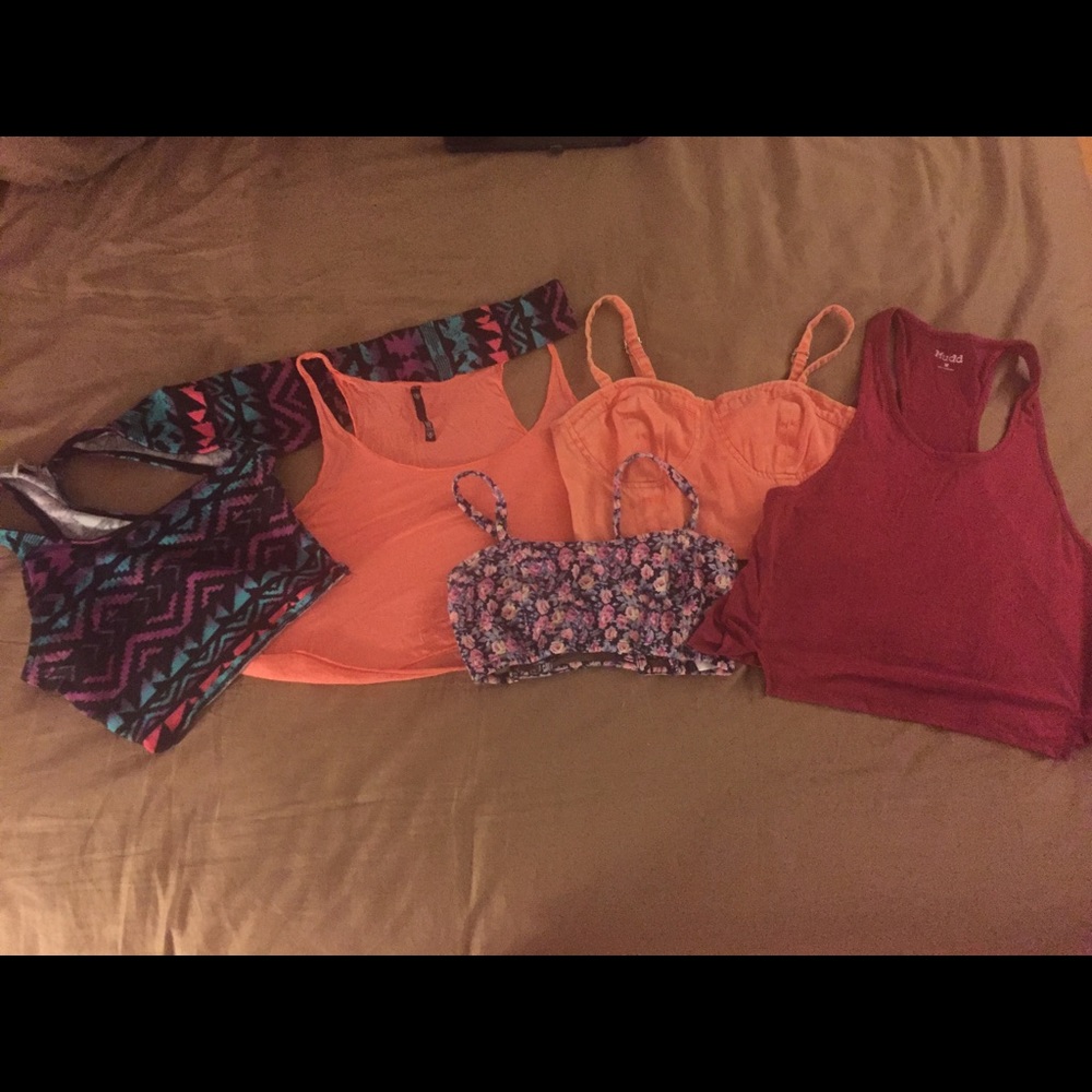 BUNDLE OF 5 CROP TOPS!!