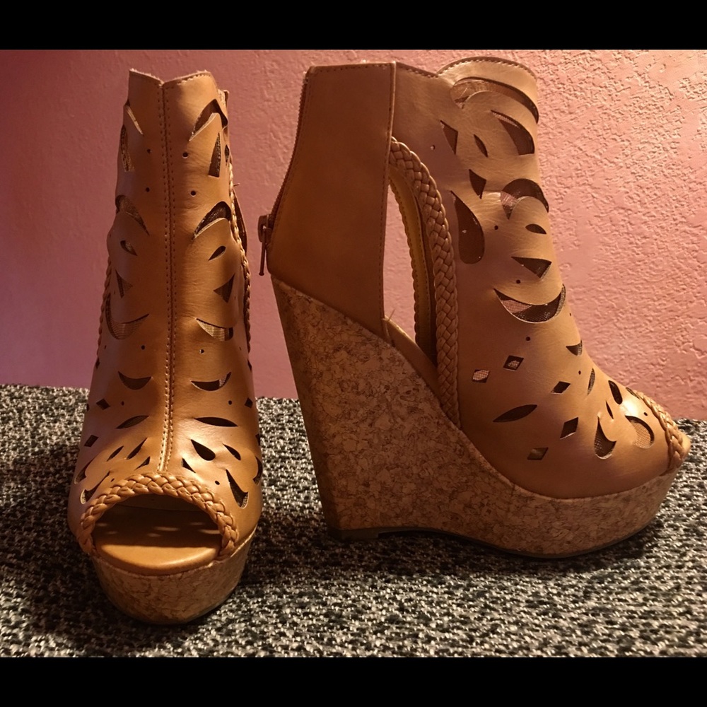 FRH Peep Toe Bootie W/Cutouts
