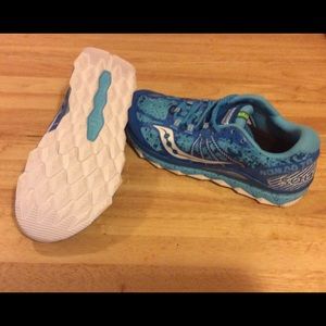 Saucony Sneakers~ Women's * Size-9 * New 27.00