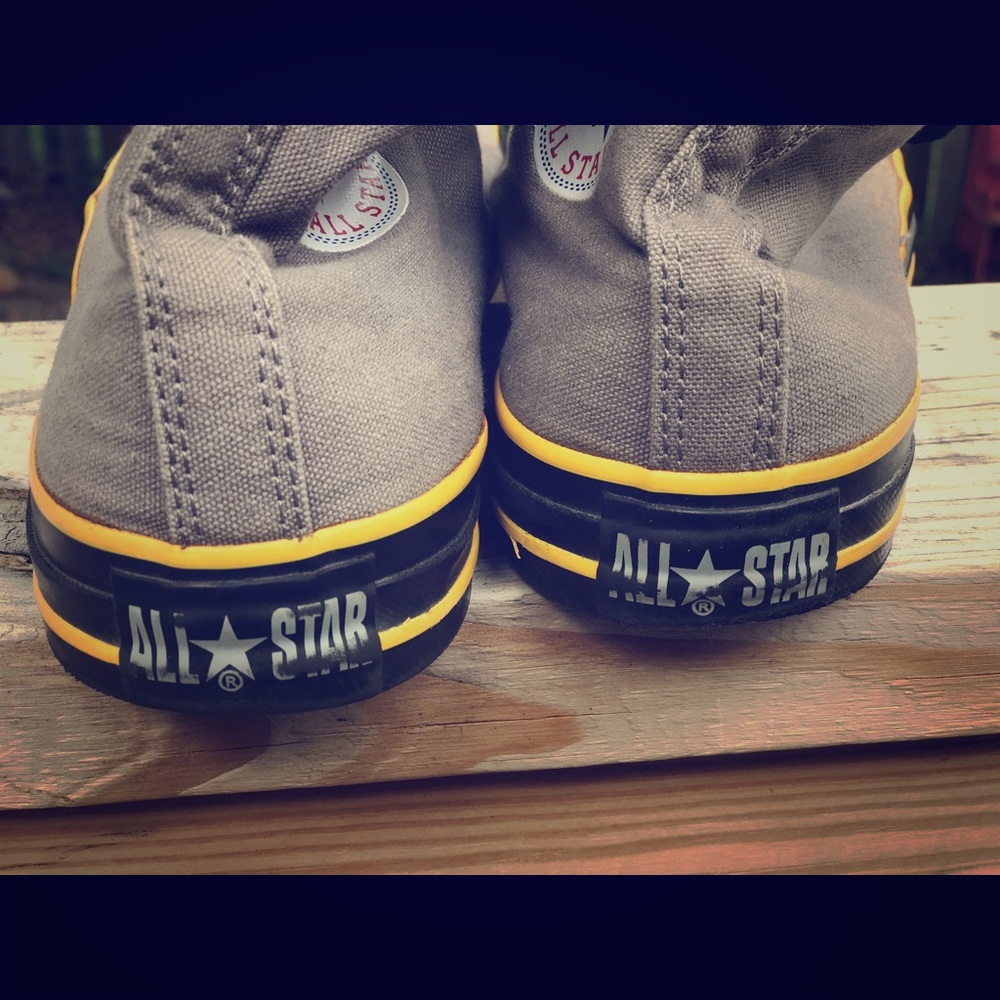 Converse All Stars-Size Men's 8 Women's 10