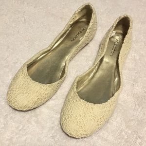 Lace flats