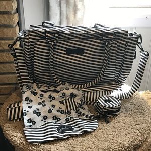 Like New JuJuBe Be Classy Bag Onyx Black Magic