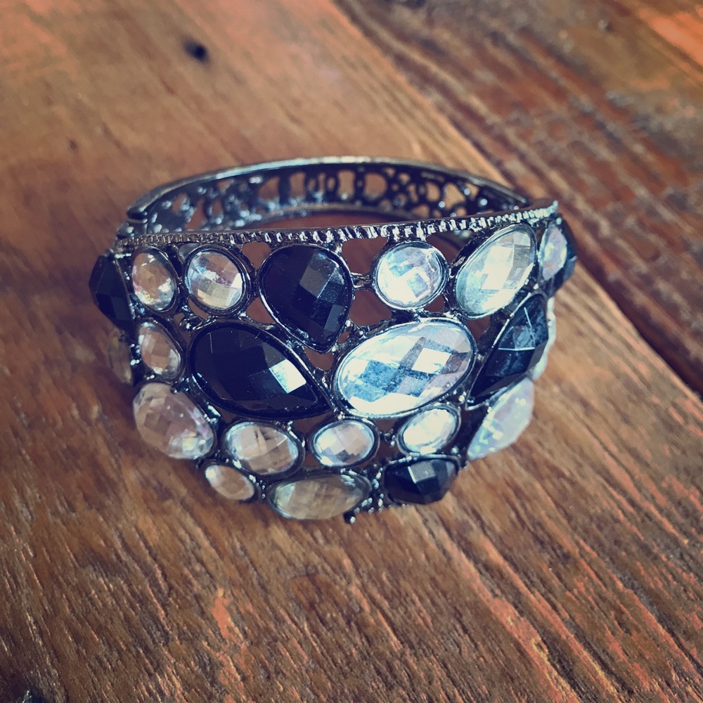 ~*bling*~ shimmering black & white crystal bangle