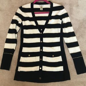 Cache cardigan- with gold buttons