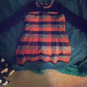 Cute 70s like dress, zips in the back