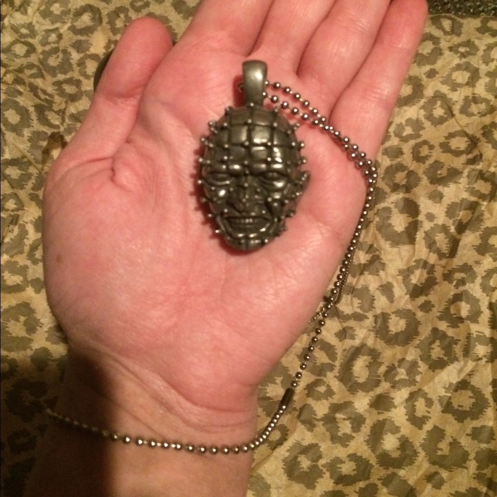 Pinhead necklace - Picture 3 of 3