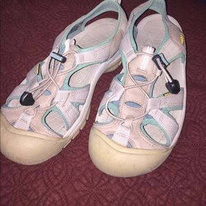 Keen sandals size 8.5 .