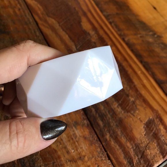 ~*edgy*~ faceted white acrylic bangle bracelet - Picture 2 of 2