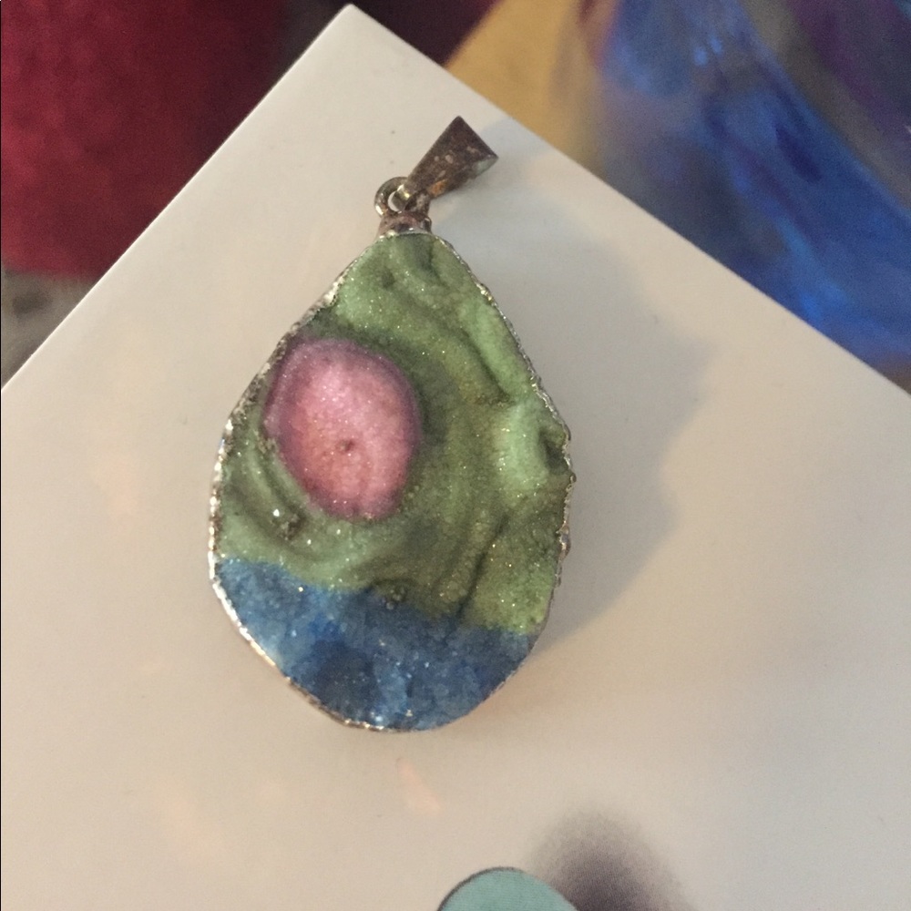 Multicolor stone pendant