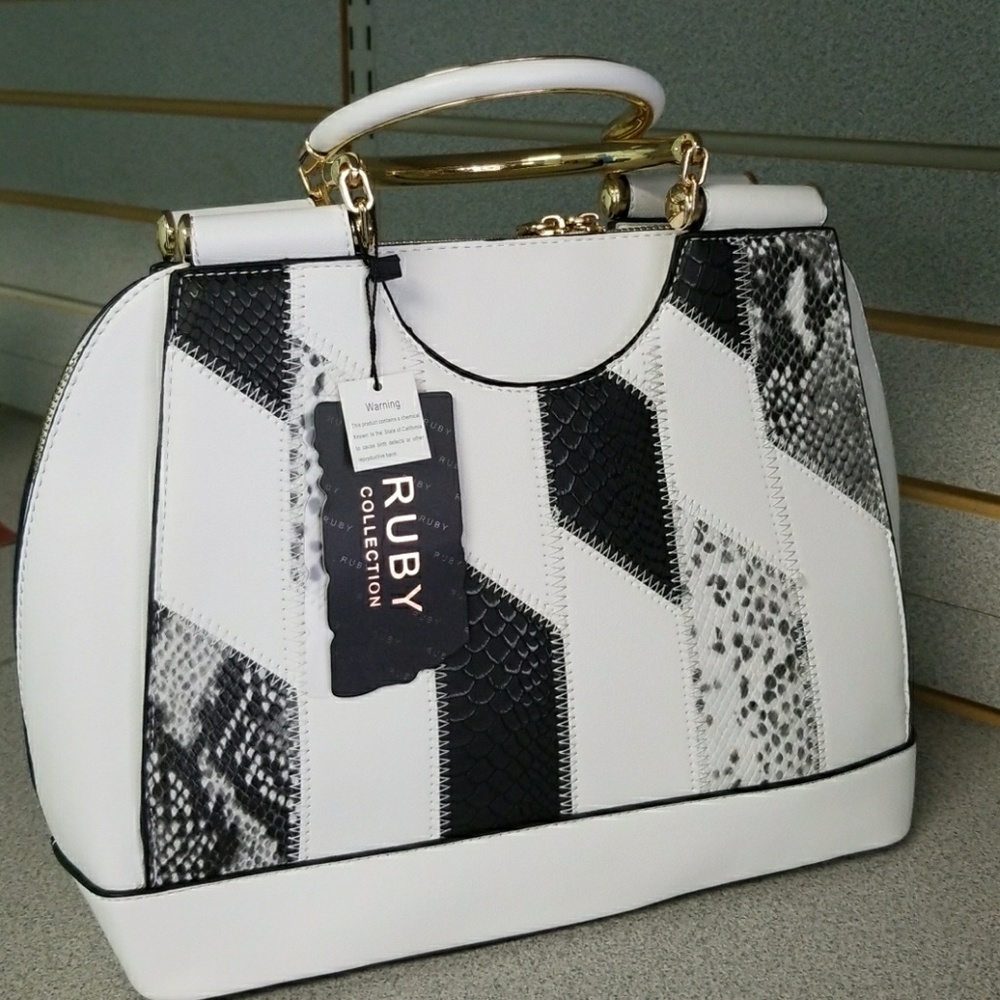 Purses - Picture 2 of 8
