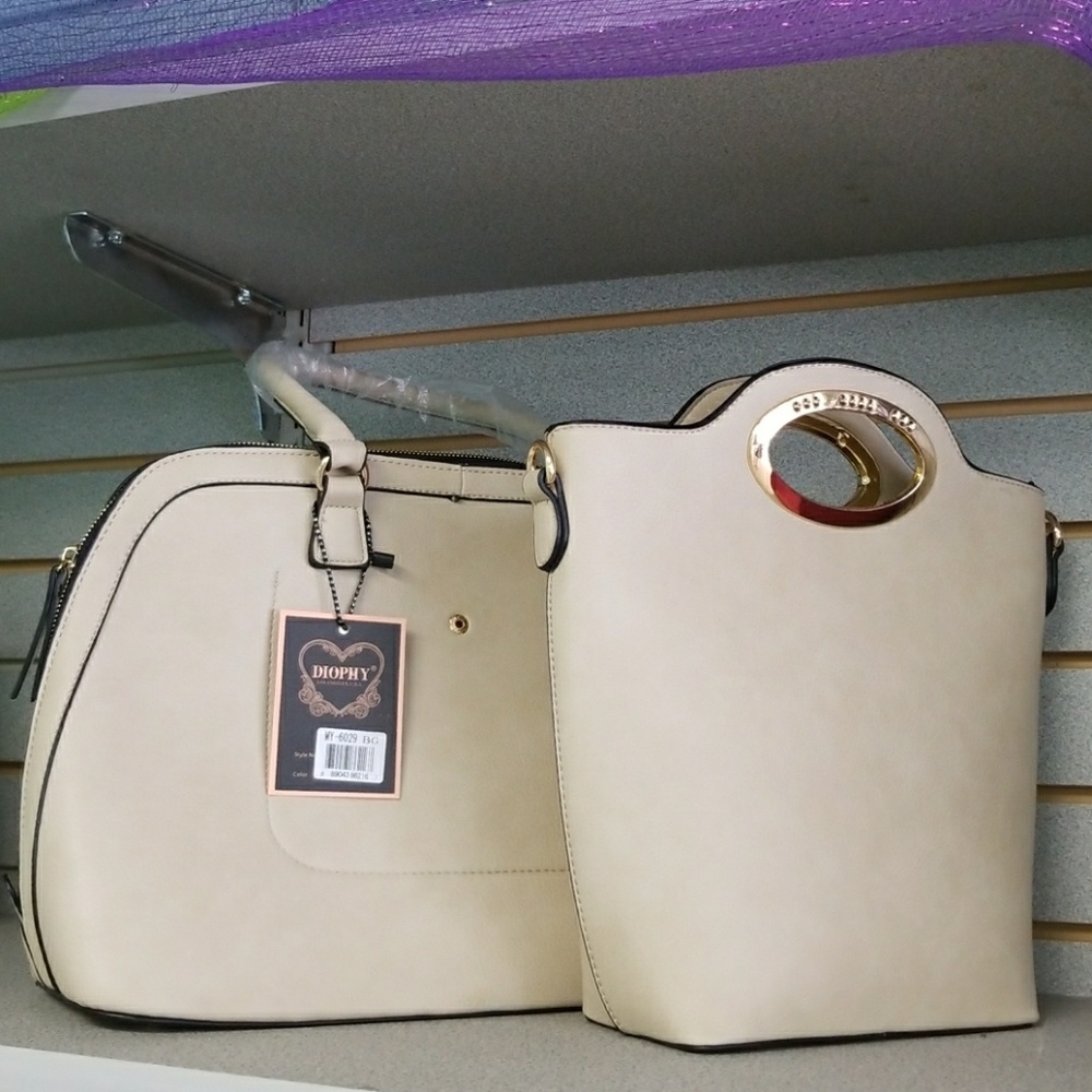 Purses - Picture 5 of 8