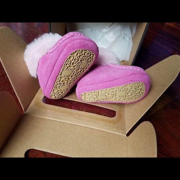 Ugg - Picture 2 of 6