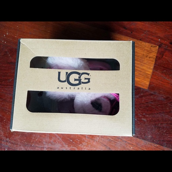 Ugg - Picture 4 of 6