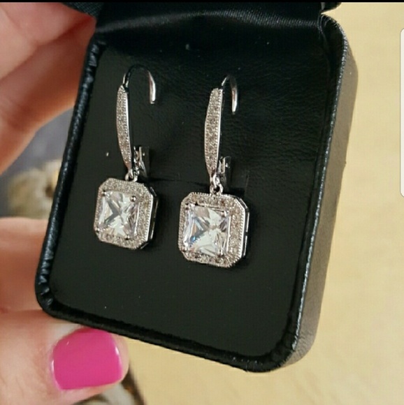 18k Swarovski Princess cut earrings - Picture 2 of 6