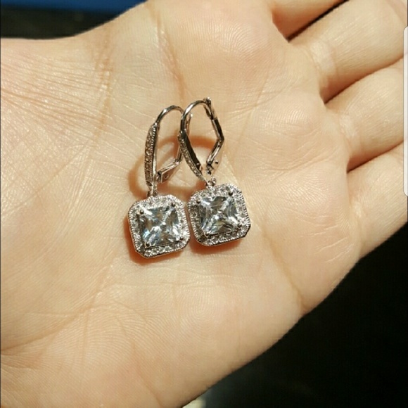 18k Swarovski Princess cut earrings - Picture 3 of 6