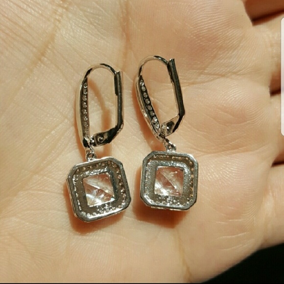 18k Swarovski Princess cut earrings - Picture 4 of 6