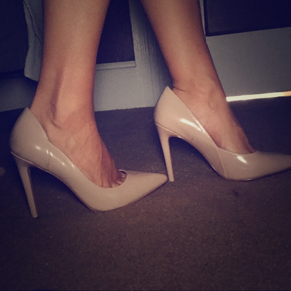 Steve Madden pointed toe pumps