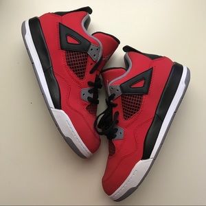 Jordan 4 Retro "TORO RED"