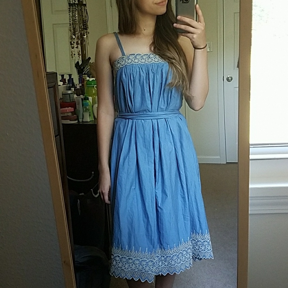 NWT Banana Republic Embroidered dress