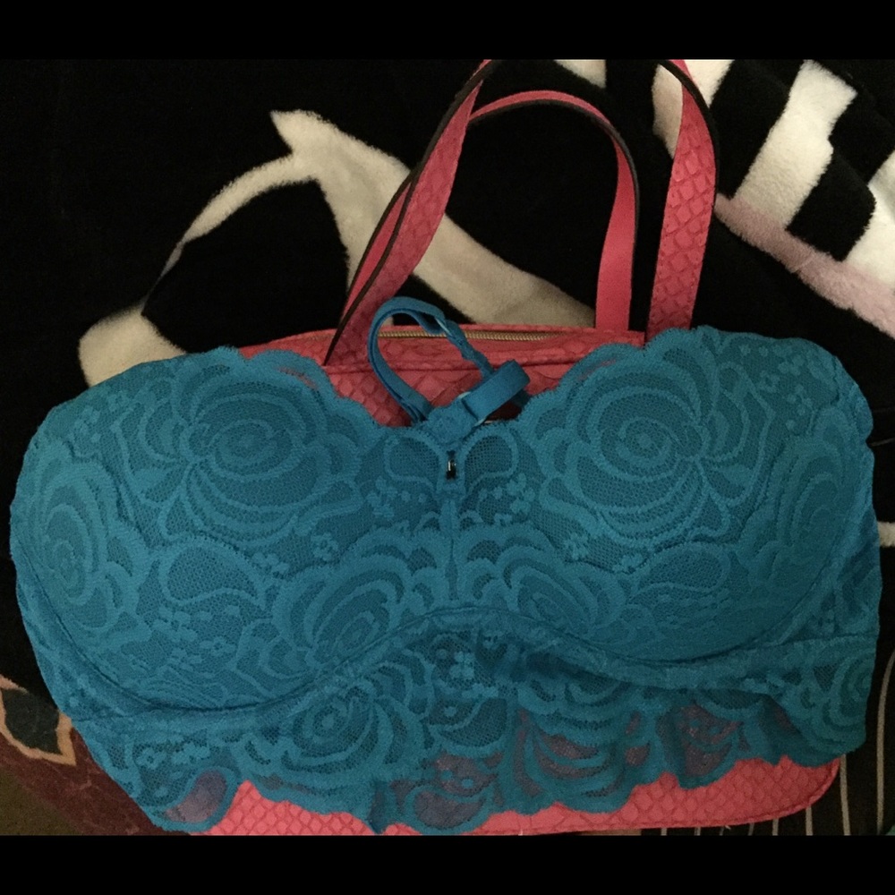 VS PINK LACE BRALETTE SIZE M