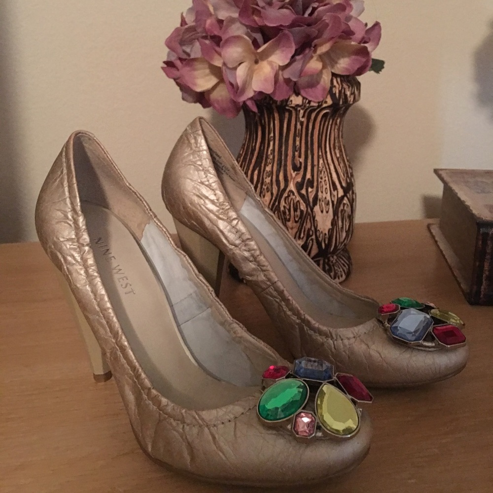 Brand new! Nine West leather pumps