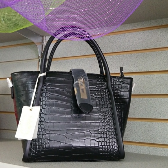 Purses - Picture 1 of 8