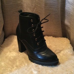 Black Booties Size 7.5 w/ Pattern Details