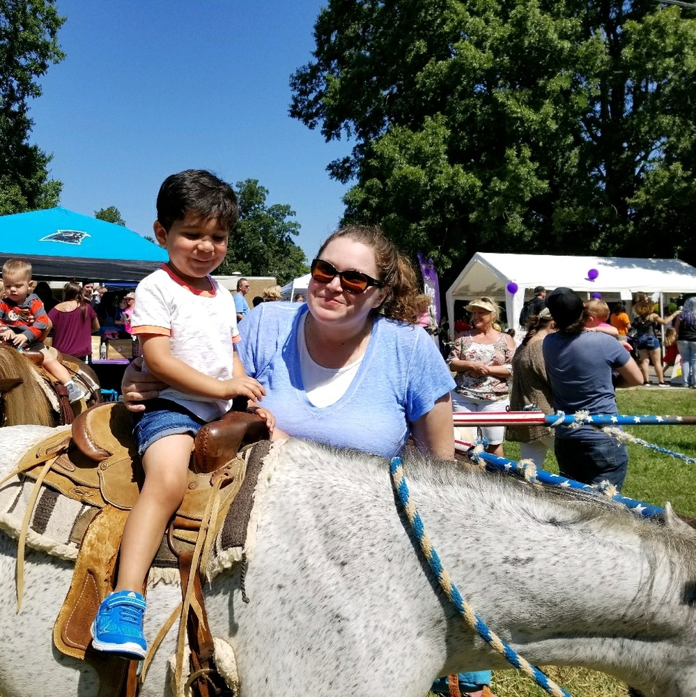 Meet your Posher, Holli