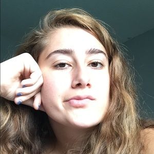 Meet your Posher, Caitlin