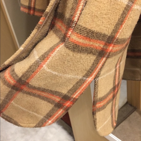 Jolt Plaid Coat - Picture 6 of 7