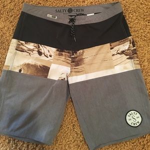Salty Crew boardshorts 34
