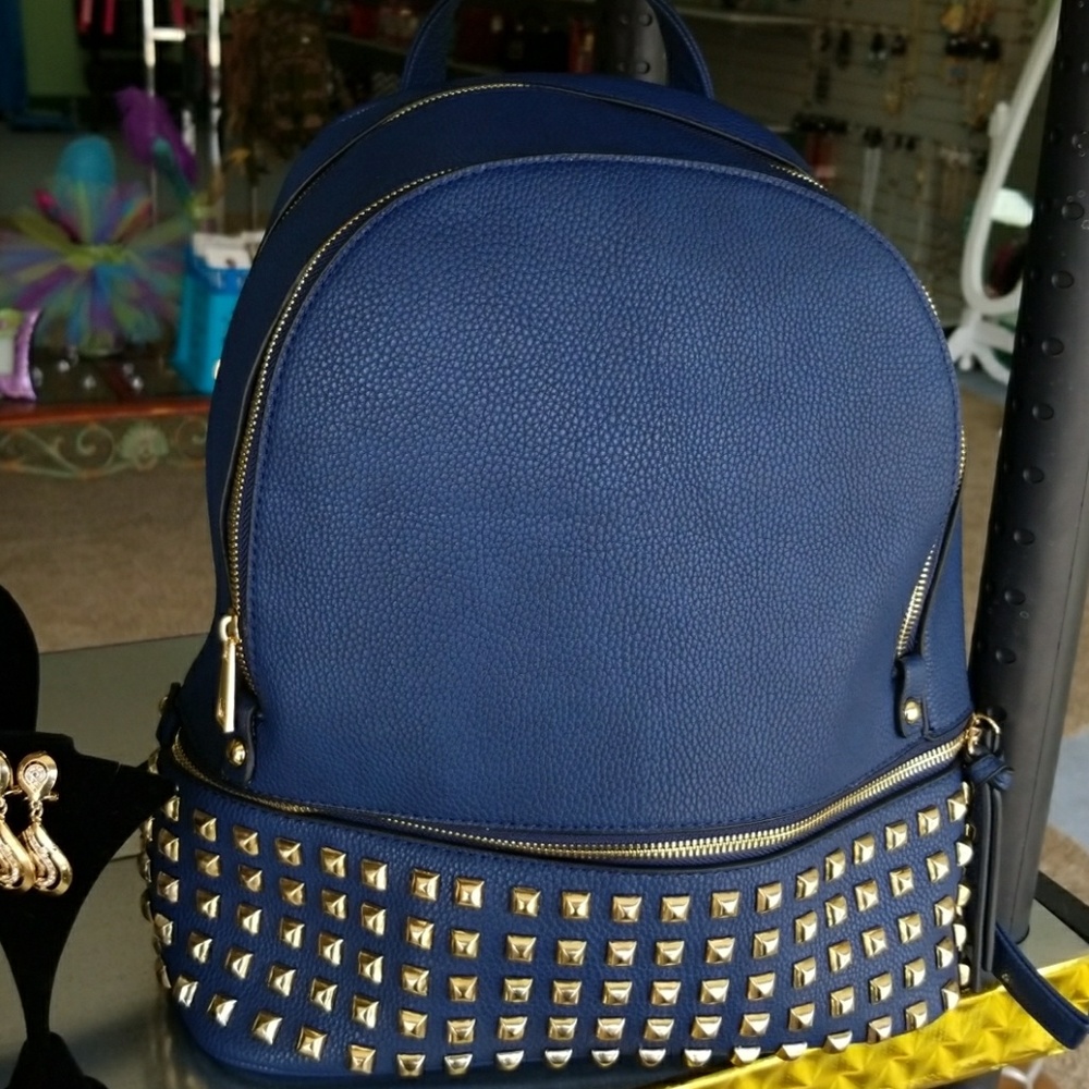 Purses, Back Packs - Picture 3 of 8
