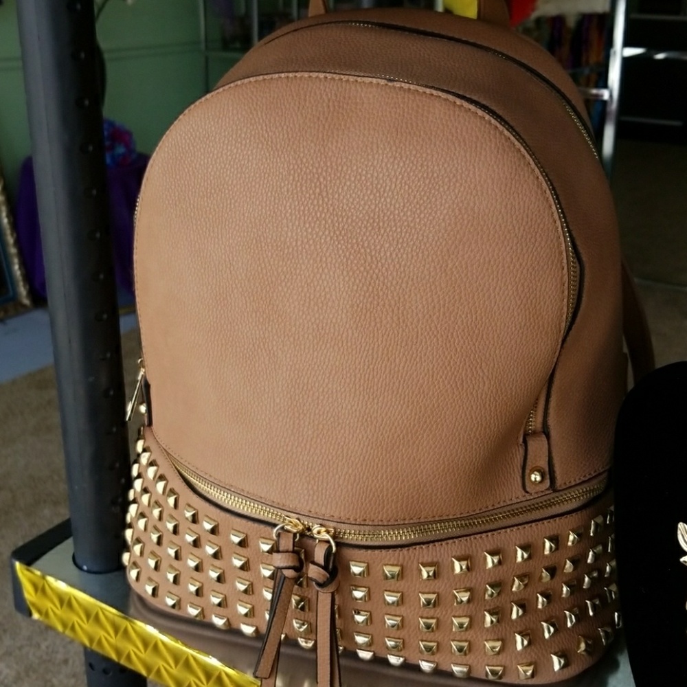 Purses, Back Packs - Picture 4 of 8