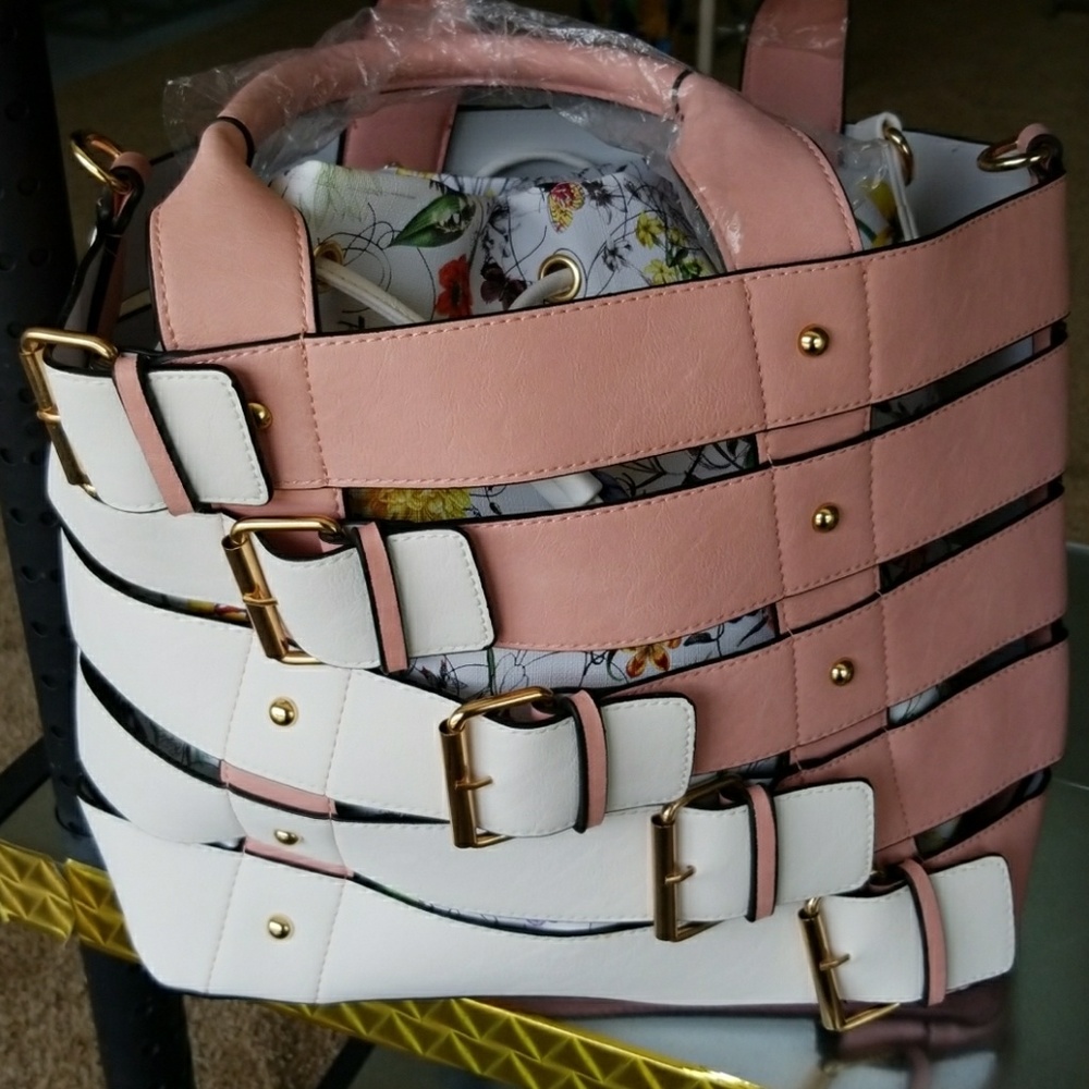 Purses, Back Packs - Picture 5 of 8