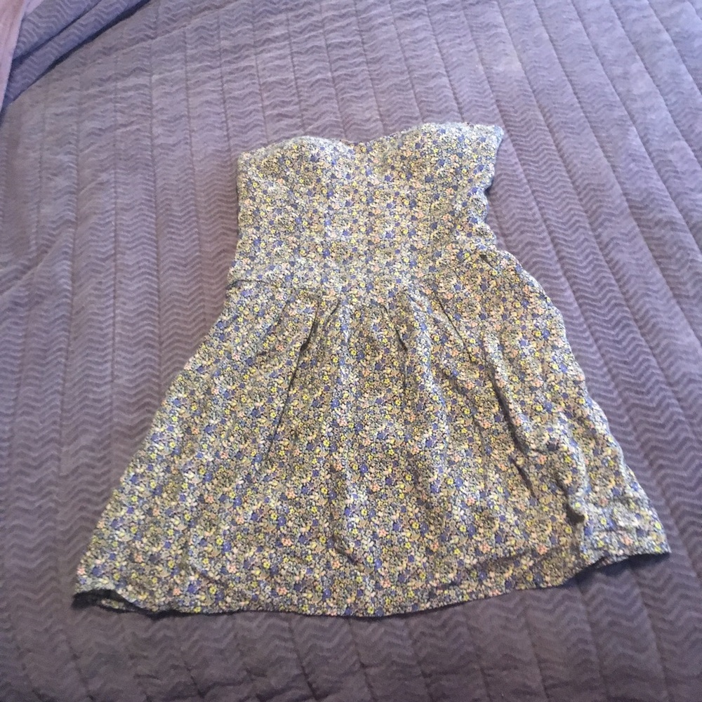 Strapless dress with pockets