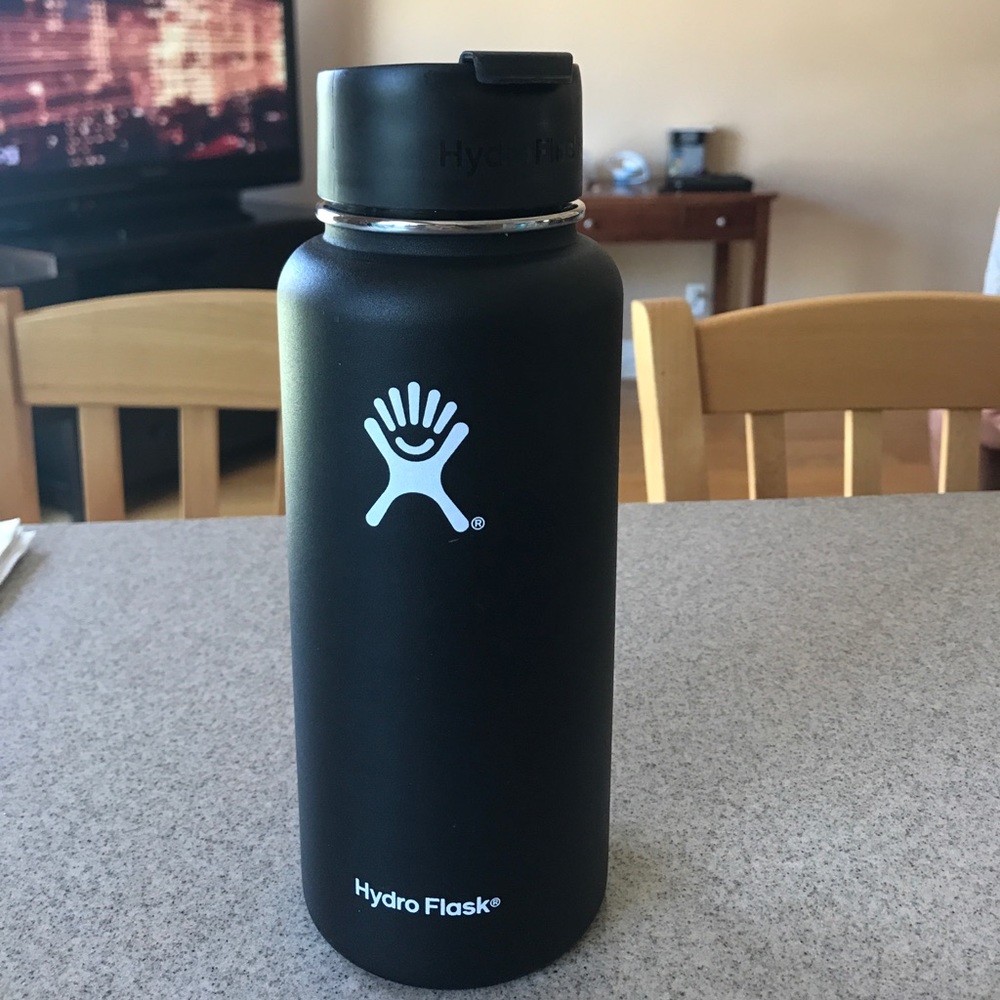 Black hydro flask and skin!!