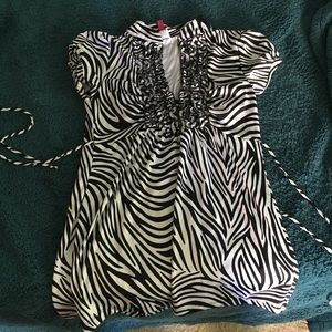 Shirt: zebra print, v-neck