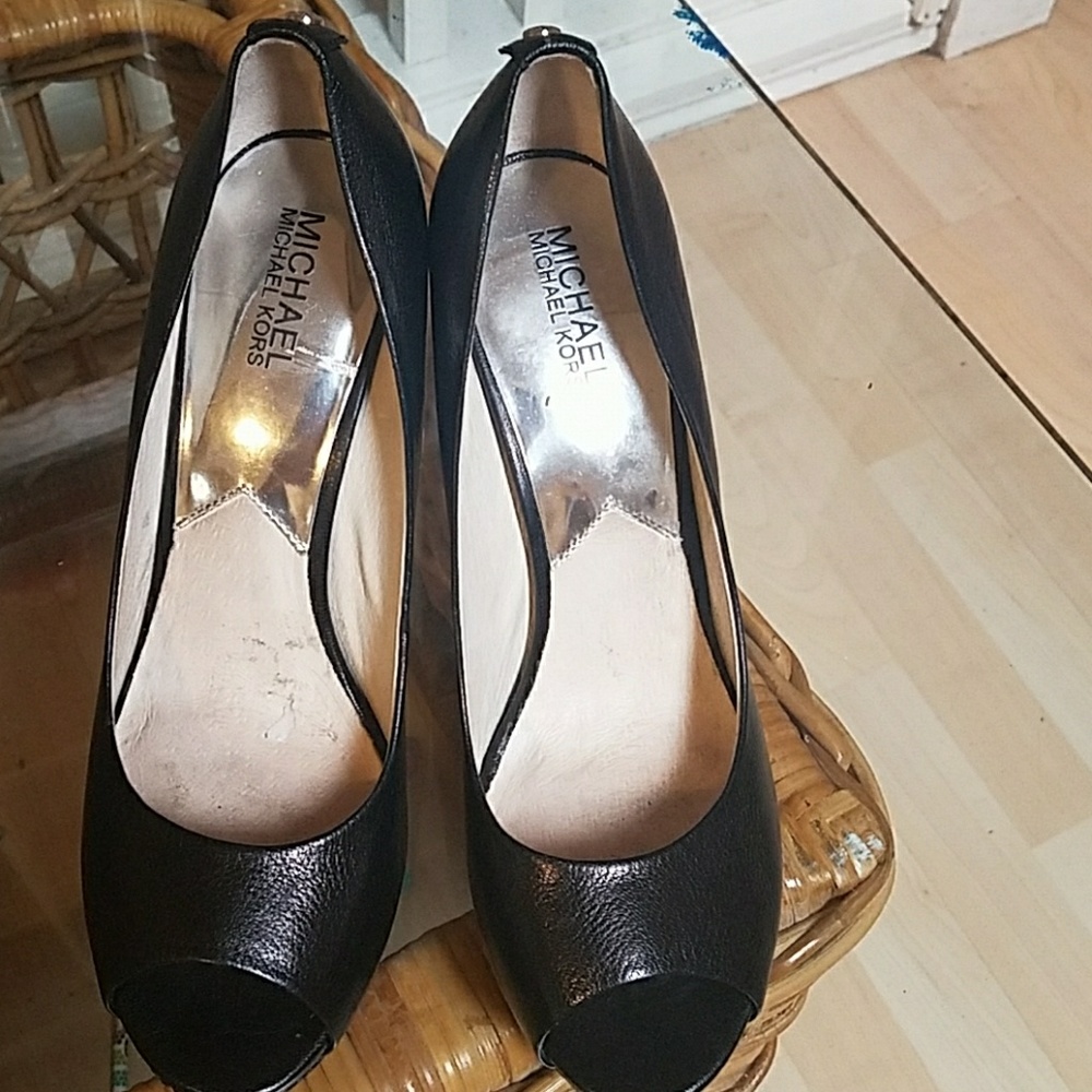 MICHEAL kors PUMPS