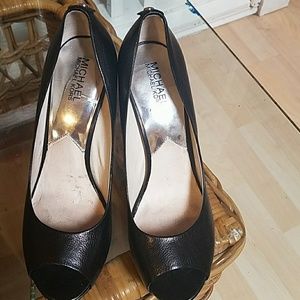 MICHEAL kors PUMPS