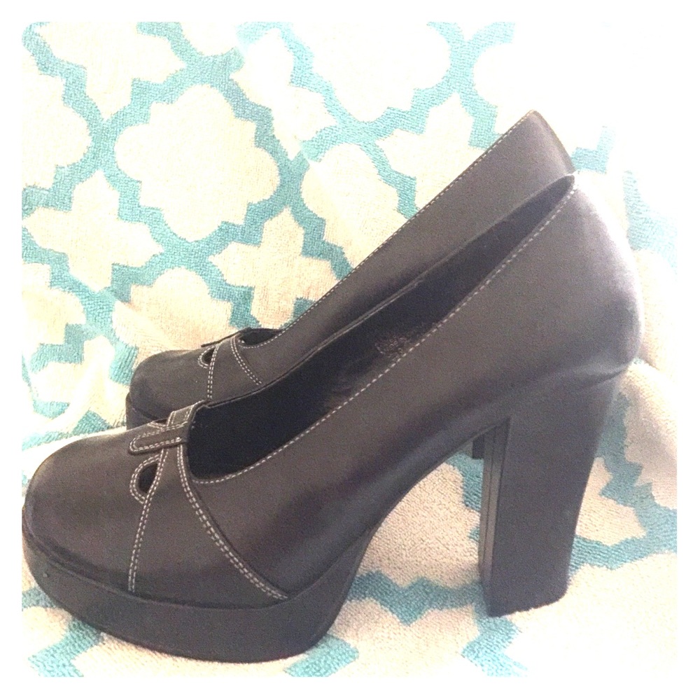 Black Heels w/ Flower Cut Out