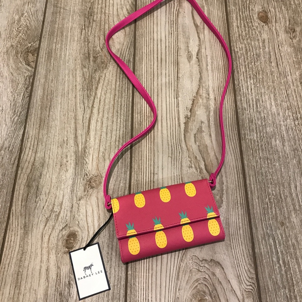 Super cute pineapple crossbody!