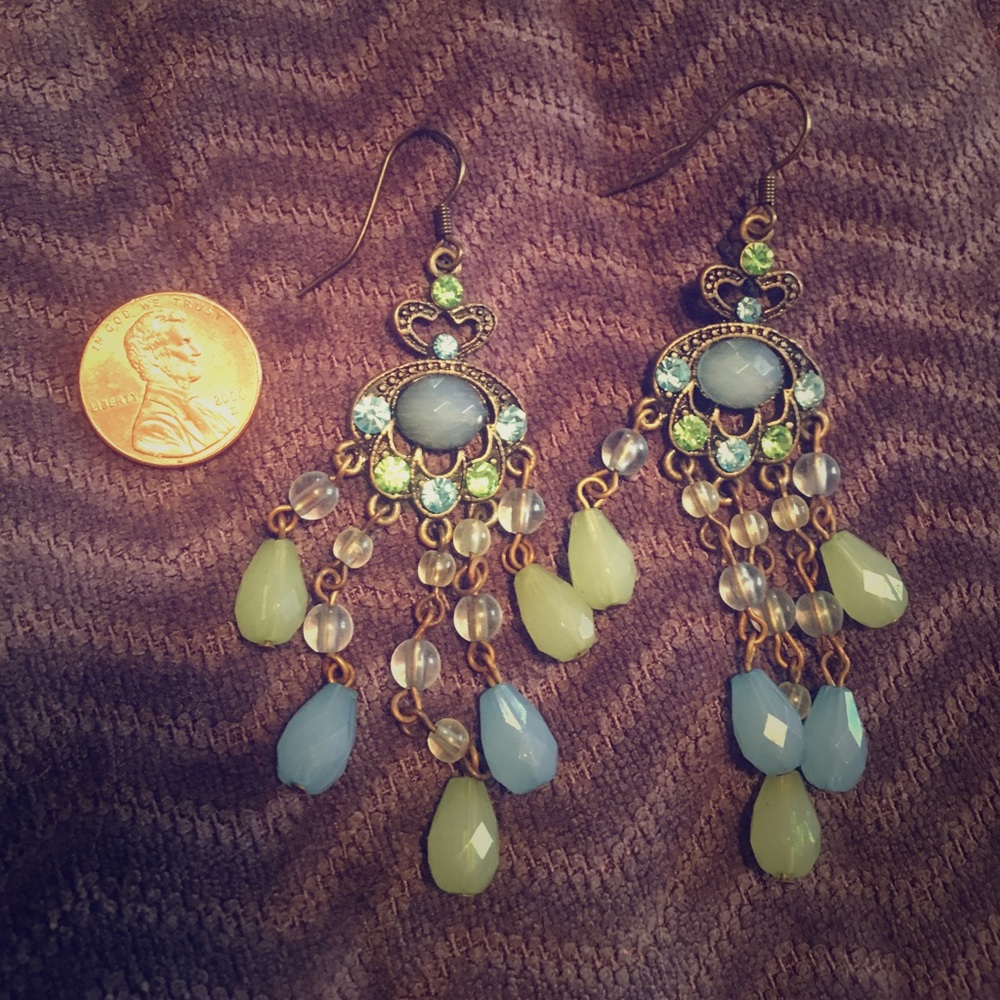 Jewelry bundle-2 sets of earrings and a necklace