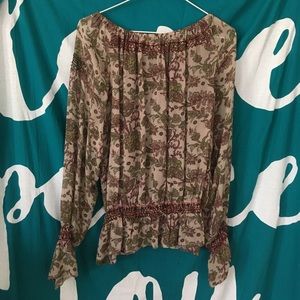 FLASH SALE ⚡️Buffalo Peasant top w/embroidery