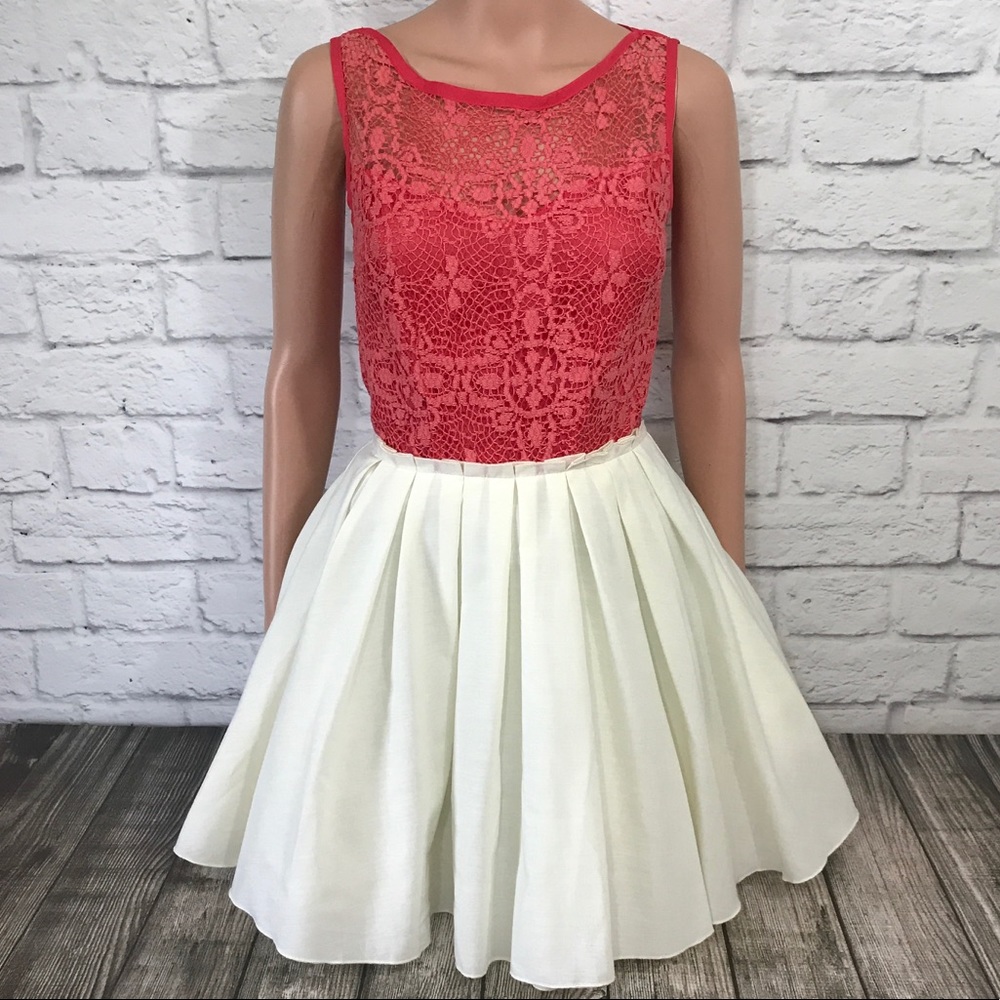 Jun & Ivy Lace Combo Dress - Picture 2 of 8