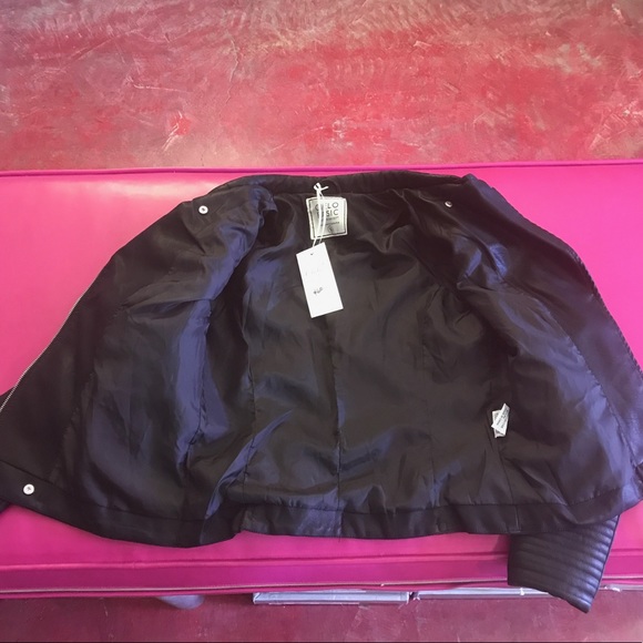 ⭐️ 5 STAR ⭐️Supple Vegan Black Leather MOTO JACKET - Picture 4 of 5