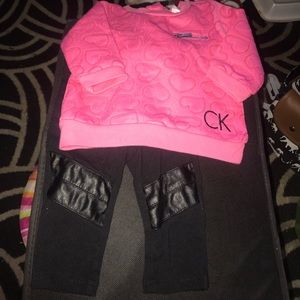 Calvin Klein outfit barley worn !
