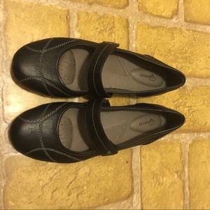 Maryjane style flats sz 9. Brand new!