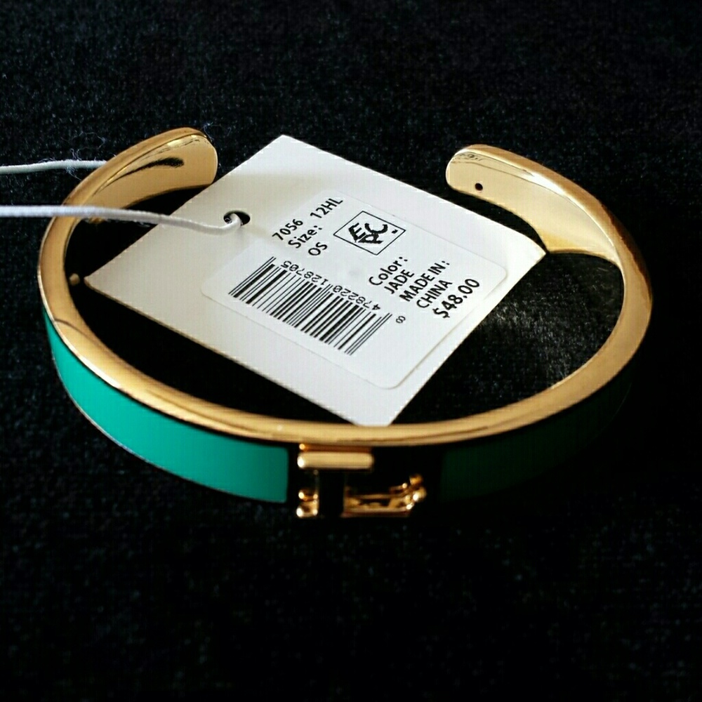 ⬇️$40 NWT CWonder Color Jade/Gold Bangle Bracelet