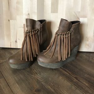 Sbicca- fringe wedge bootie never been worn size 7